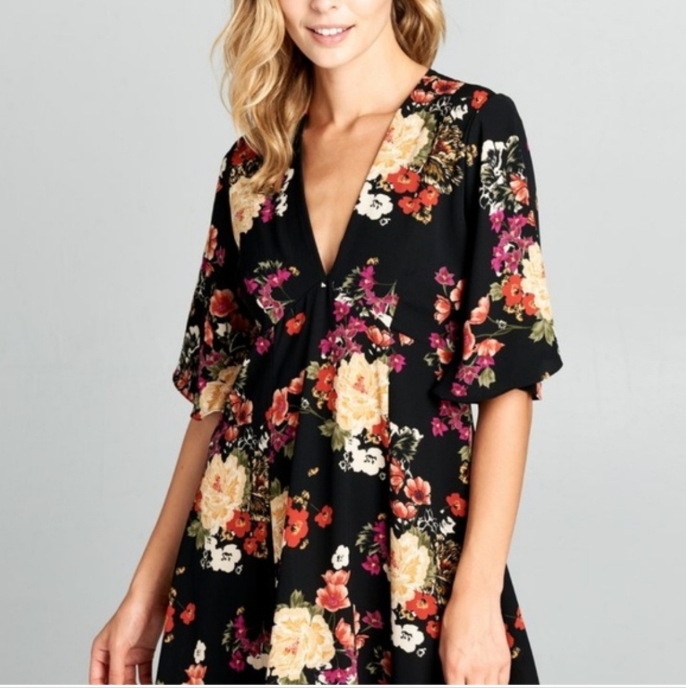 ReneeC Black Multicolored Floral Bell Sleeve Lightweight Dress Side Zipper Small